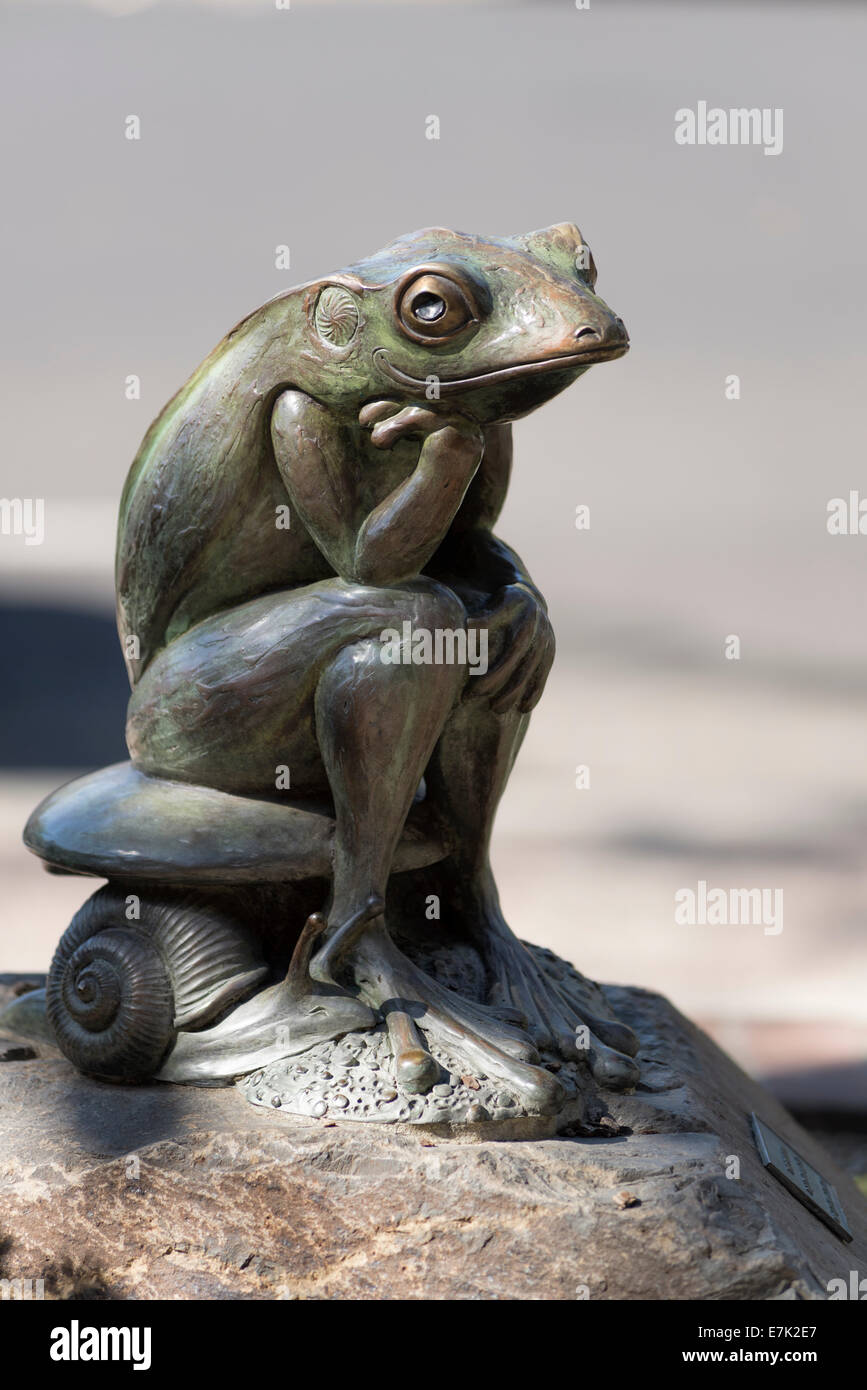 "Der Denker," eine Skulptur von Ralph Trethewey in der Innenstadt von Walla Walla, Washington. Stockfoto