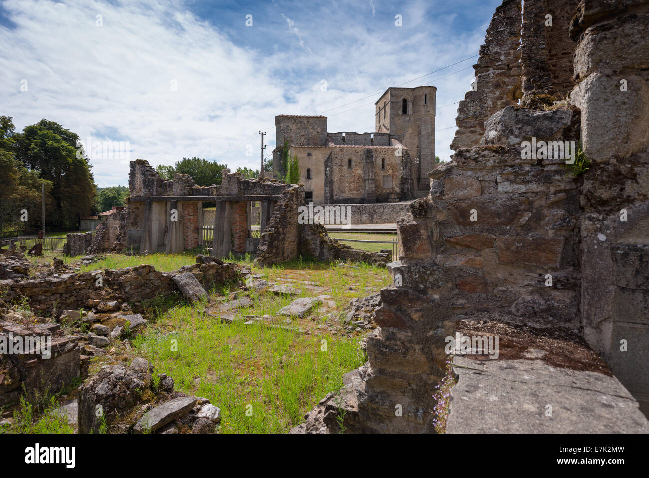 Die Kirche von Oradour-Sur-Glane 1944 von Waffen-SS im 2. Weltkrieg als Repressalien gegen Widerstand Tätigkeit zerstört Stockfoto