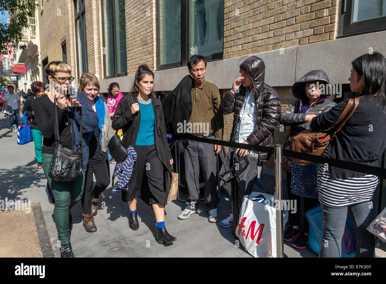 New York, USA. 19. September 2014. Massen außerhalb der Soho-Apfel für die Freigabe des iPhone 6 Gutschrift: Stacy Walsh Rosenstock/Alamy Live News Stockfoto