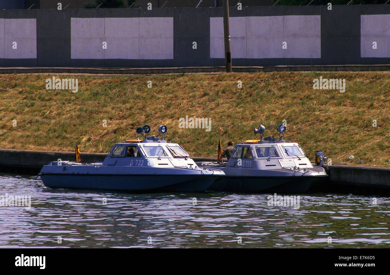 West Berlin, Deutschland. 3. Juli 2007. DDR Grenzsoldaten entlang der Berliner Mauer am 18. Juni 1989 in Westberlin. Der Berliner Mauer im November 1989 nach Druck erlauben ostdeutschen Reisefreiheit zu West. 1989 Scott A. Miller © © Scott A. Miller/ZUMA Wire/ZUMAPRESS.com/Alamy Live News Stockfoto