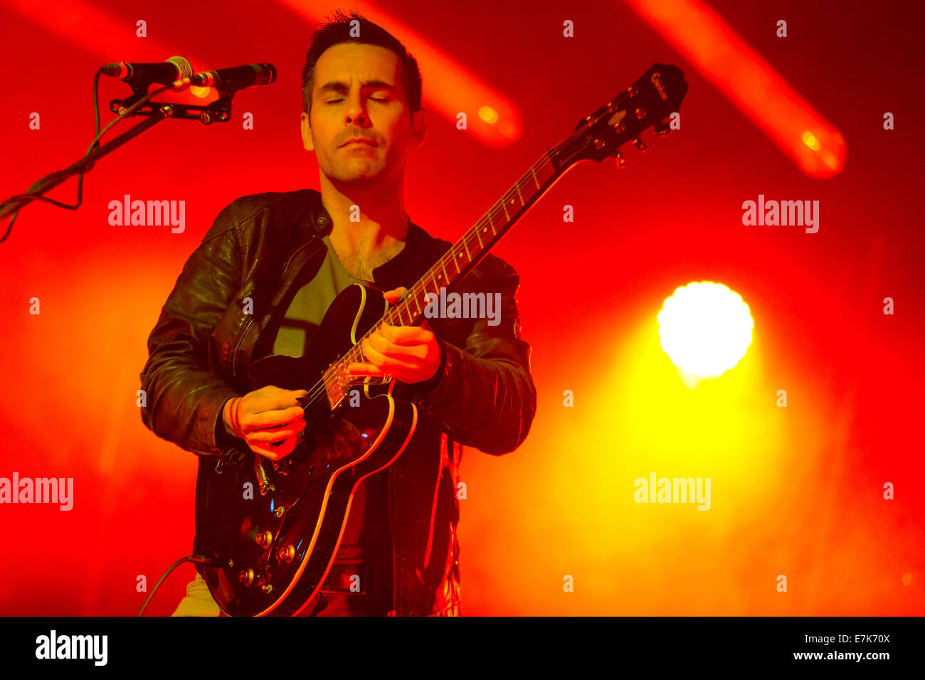 Adriano Viterbini der Bud Spencer Blues Explosion führt live auf der Bühne des "Star 2014 Free Festival", bei Moncalieri, Turin. © Andrea Kätzchen/Pacific Press/Alamy Live-Nachrichten Stockfoto