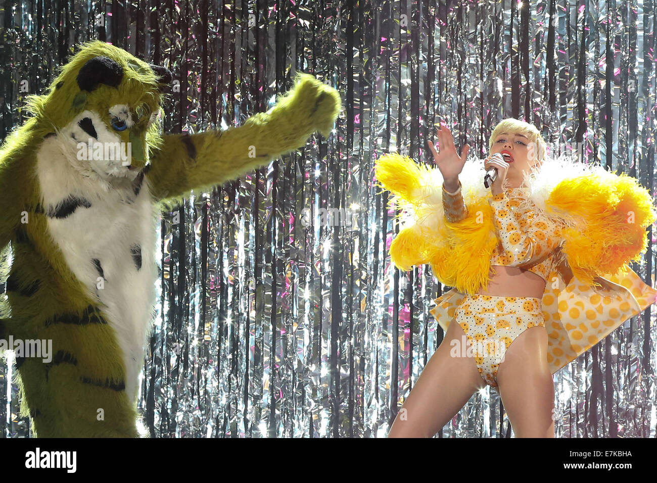 Mexico City, Mexiko. 19. Sep, 2014. US-Sängerin Miley Sirus führt während ihres Konzerts in Mexiko City Arena in Mexiko-Stadt, Hauptstadt von Mexiko, 19. September 2014. Bildnachweis: Str/Xinhua/Alamy Live-Nachrichten Stockfoto