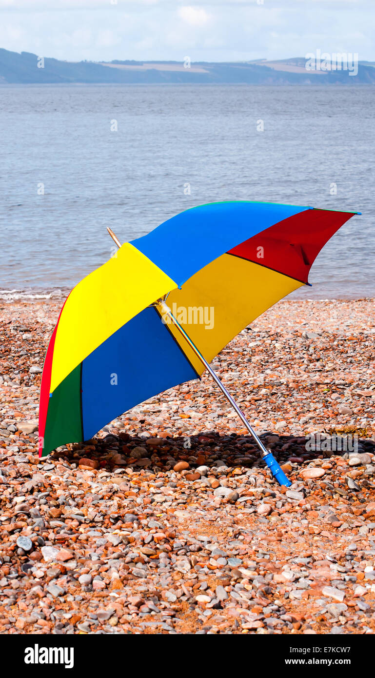 bunten Sonnenschirm am Strand Stockfoto
