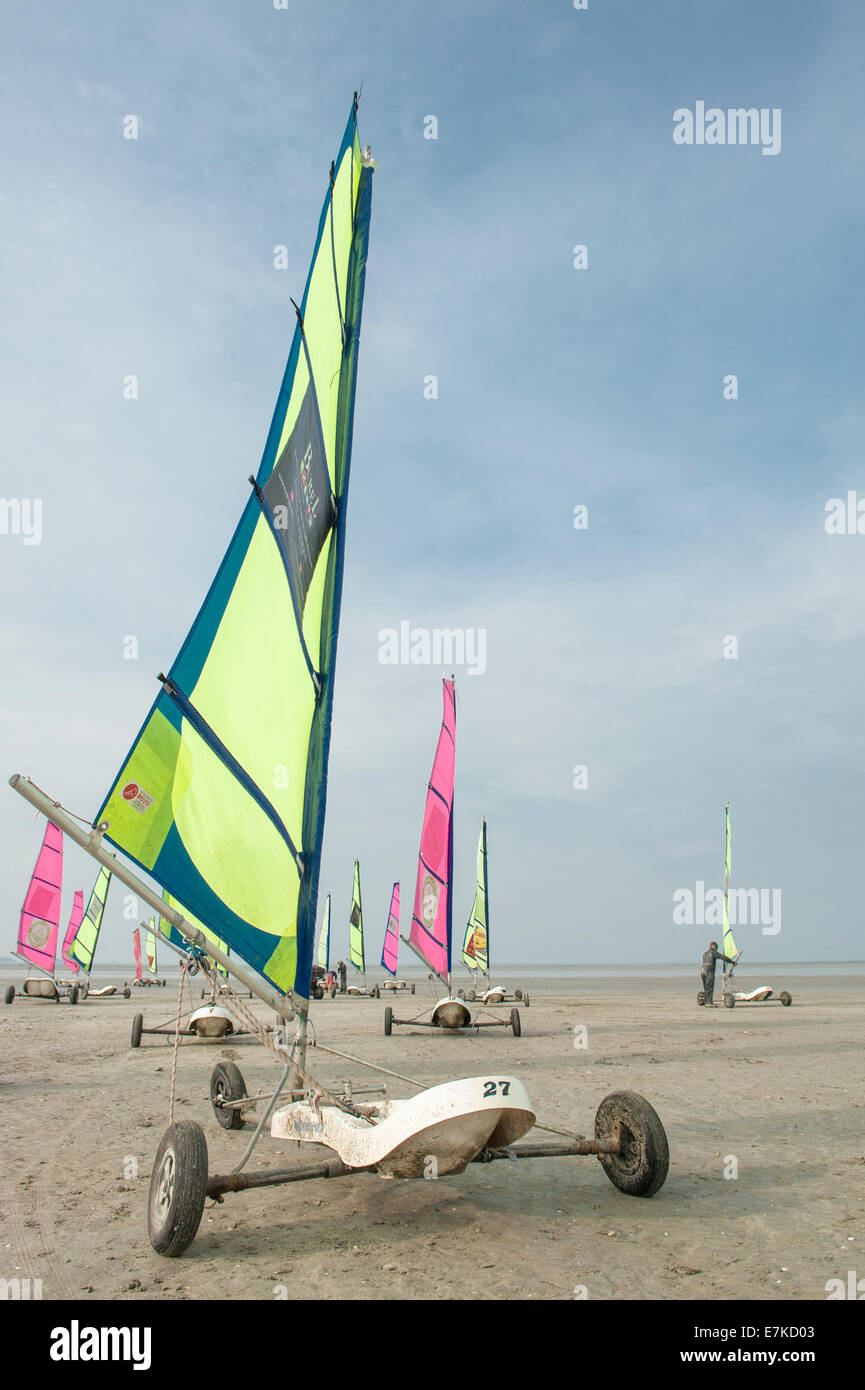 Char à voile, Sand Segeln, an Vivier-sur-Mer, Bretagne, Frankreich Stockfoto