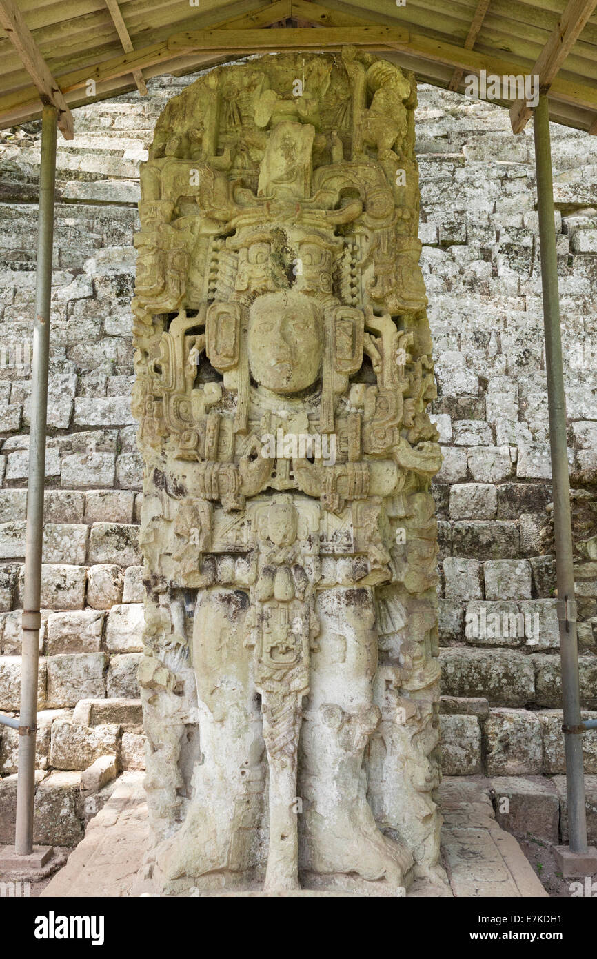 Stela N vor Tempel 11. Die große Plaza, Copan Ruinas archäologischer Park, Copán, Honduras Stockfoto