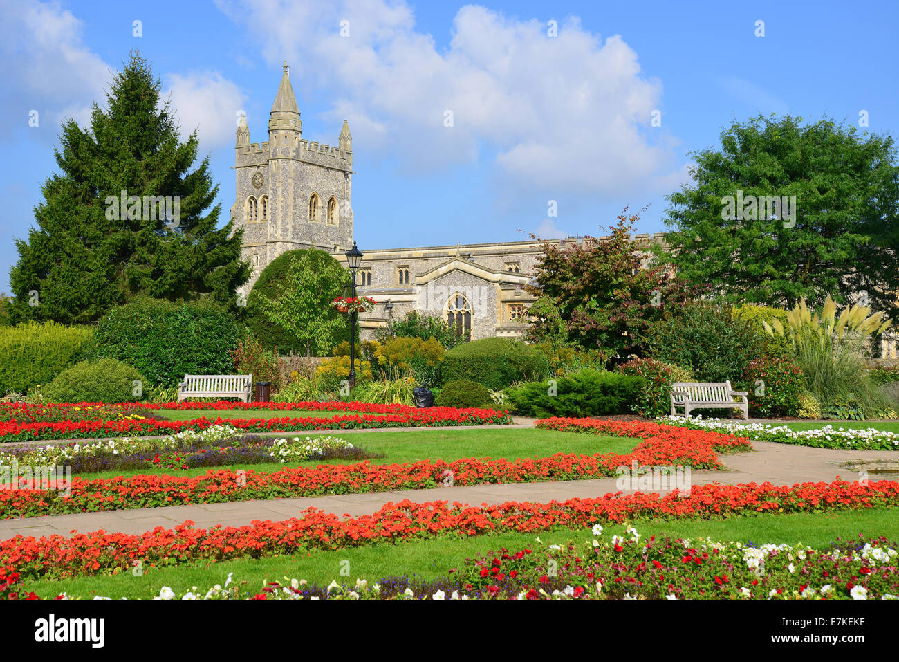 Gärten der Erinnerung und der St.Mary Kirche, alte Amersham, Buckinghamshire, England, Vereinigtes Königreich Stockfoto