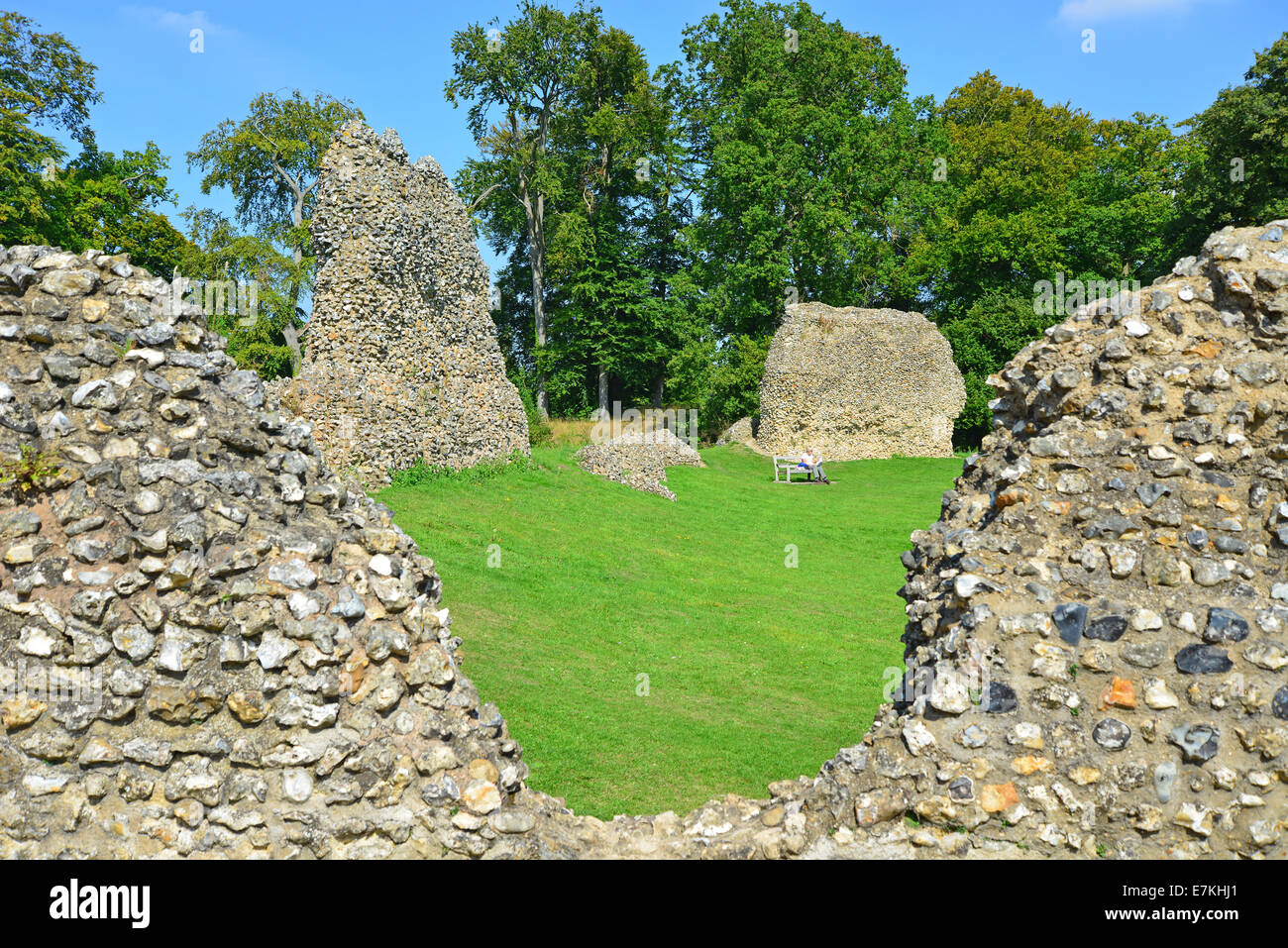 Ruinen der Außenwände des Berkhamsted Castle, Berkhamsted, Hertfordshire, England, Vereinigtes Königreich Stockfoto