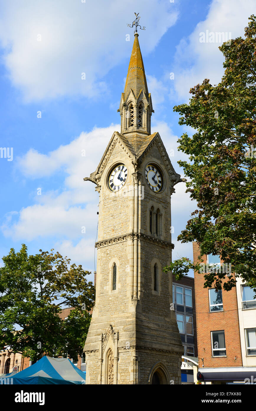 Aylesbury Clocktower, Marktplatz, Aylesbury, Buckinghamshire, England, Vereinigtes Königreich Stockfoto