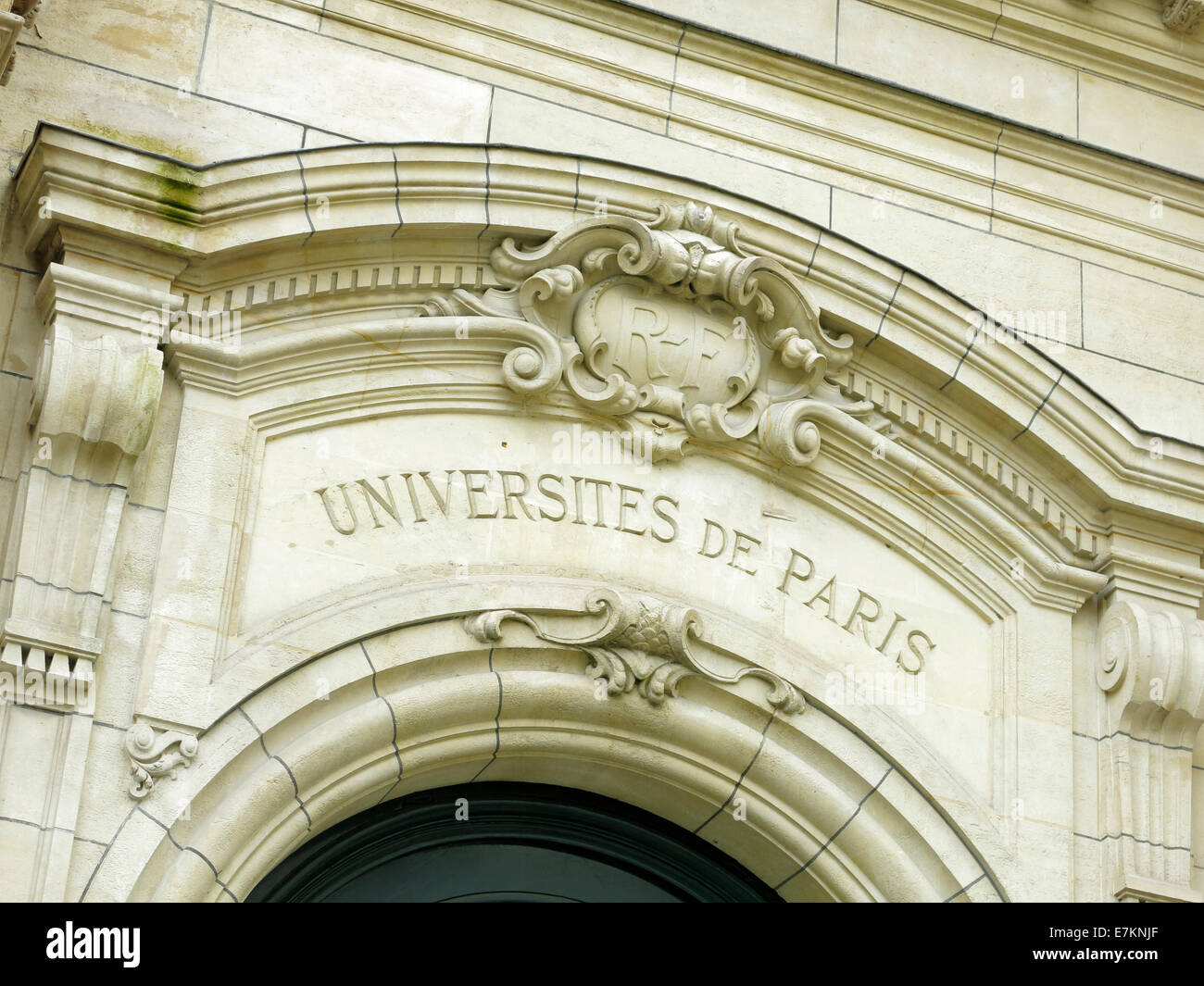 Sorbonne Universität in Paris Tür Stein Bogen. Stockfoto
