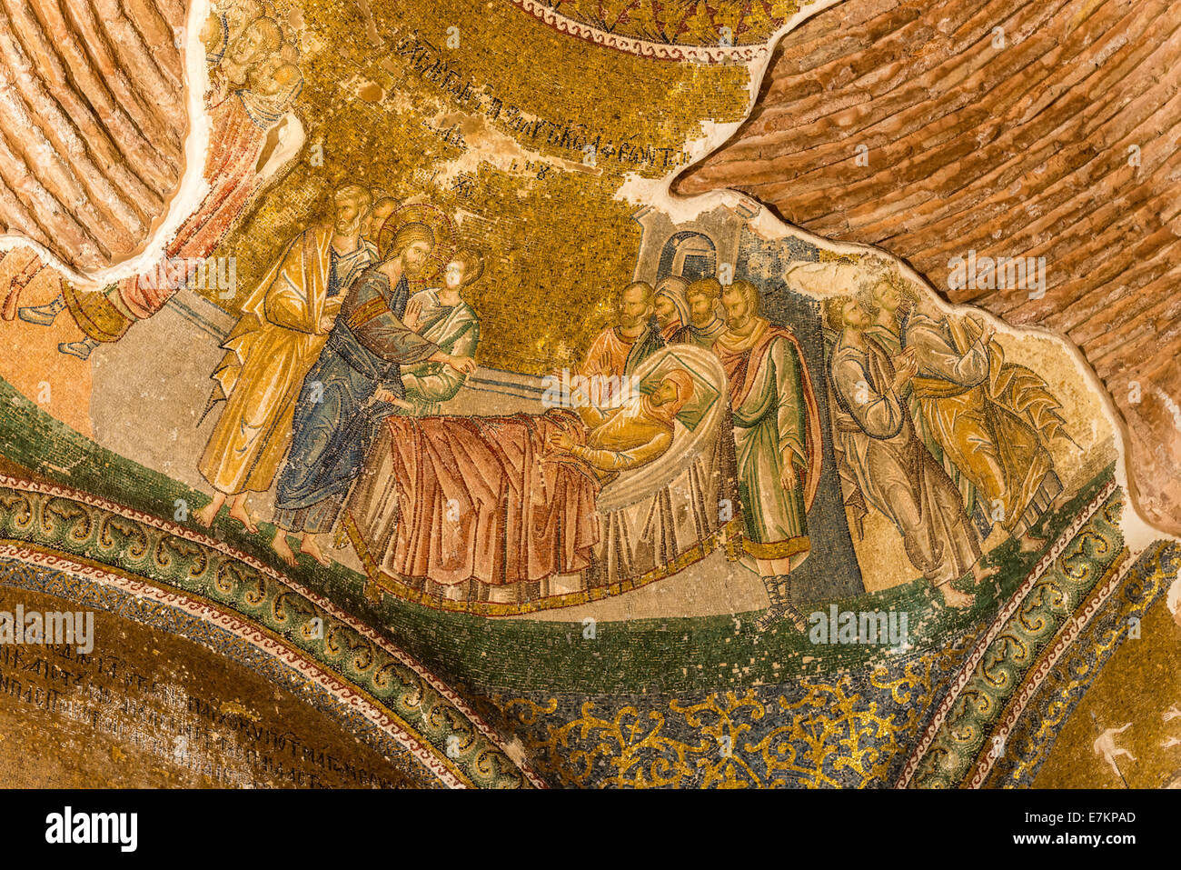 Einem alten bröckelnden Mosaik in Chora-Kirche porträtiert einen lahmen Mann heilte Jesus. Foto 1. August 2014 in Istanbul, Türkei. Stockfoto