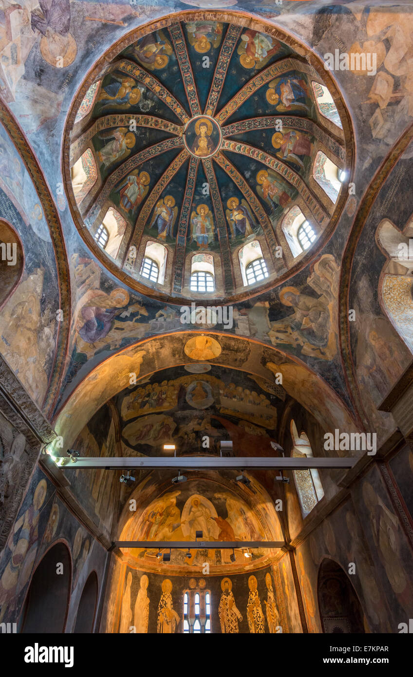 Eines der dekorativen Kuppeln der Chora-Kirche in Istanbul, Darstellung der Jungfrau Maria mit Kind. Stockfoto Eines der dekorativen Kuppeln der Chora-Kirche in Istanbul, Darstellung der Jungfrau Maria mit Kind. Stockfoto