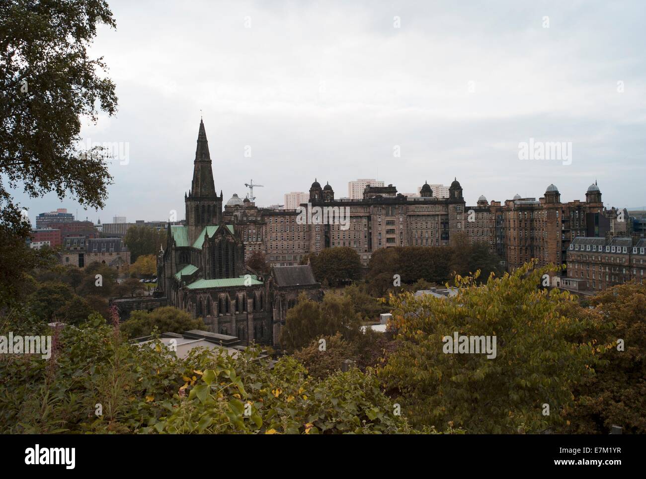 Kathedrale von Glasgow und Glasgow Royal Infirmary Hospital Stockfoto