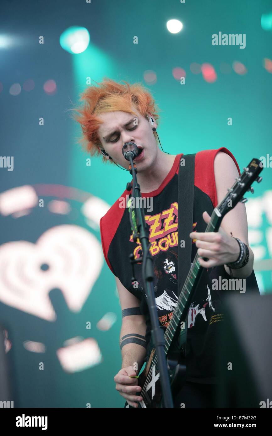Las Vegas, NV, USA. 20. Sep, 2014. Michael Clifford, 5 Sekunden des Sommers in Anwesenheit für 2014 iHeartRadio Music Festival Village, The Lot, Las Vegas, NV 20. September 2014. Bildnachweis: James Atoa/Everett Collection/Alamy Live-Nachrichten Stockfoto Las Vegas, NV, USA. 20. Sep, 2014. Michael Clifford, 5 Sekunden des Sommers in Anwesenheit für 2014 iHeartRadio Music Festival Village, The Lot, Las Vegas, NV 20. September 2014. Bildnachweis: James Atoa/Everett Collection/Alamy Live-Nachrichten Stockfoto