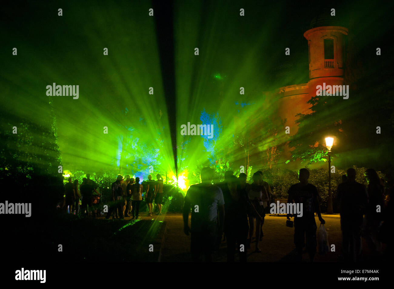 20 September 2014-Barcelona, Spanien. Lasern erhelle die Nacht im Parc De La Ciutadella in Barcelona für eine Licht-Show während der Merce 2014 Hauptfestival der Stadt. Stockfoto