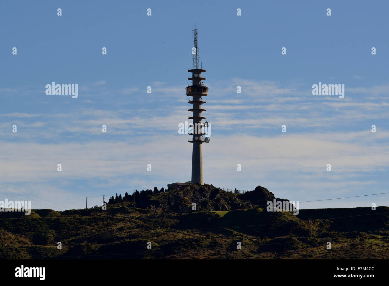 Signal-Repeater in einer wunderschönen Landschaft Stockfoto