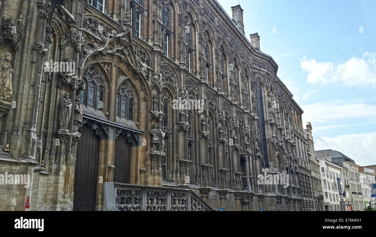 Flamboyant gothic style -Fotos und -Bildmaterial in hoher Auflösung – Alamy
