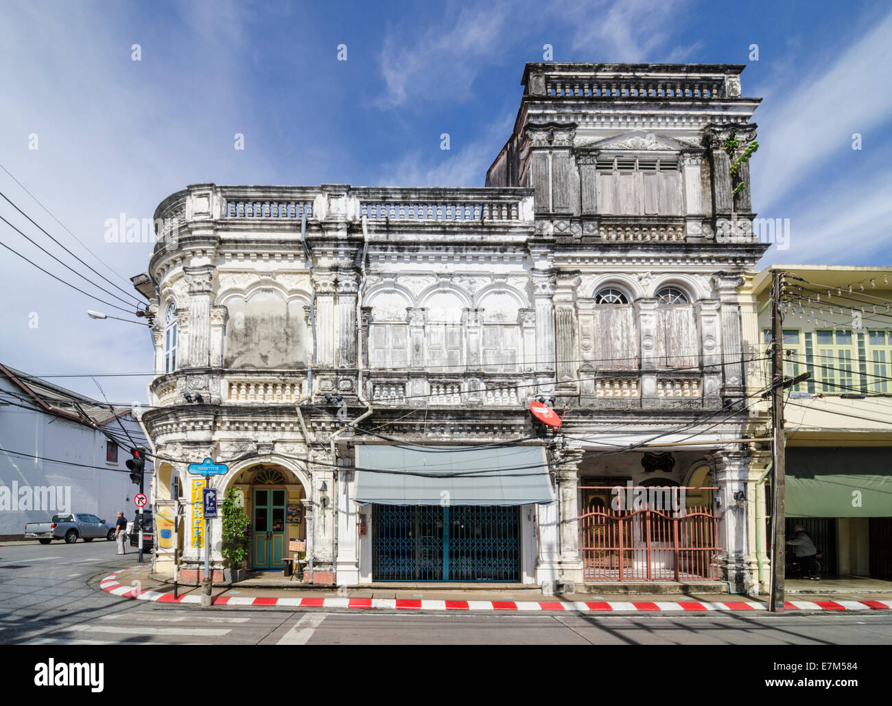 Chinesisch-portugiesischen Stil Gebäude in Phuket Altstadt, jetzt verwendet Pirrera Cafe, Phuket Town, Insel Phuket, Thailand Stockfoto