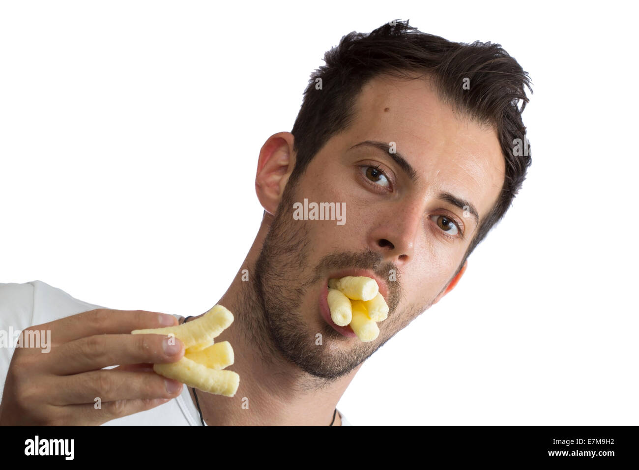 Mann isst Puffs isoliert auf weißem Hintergrund Stockfoto