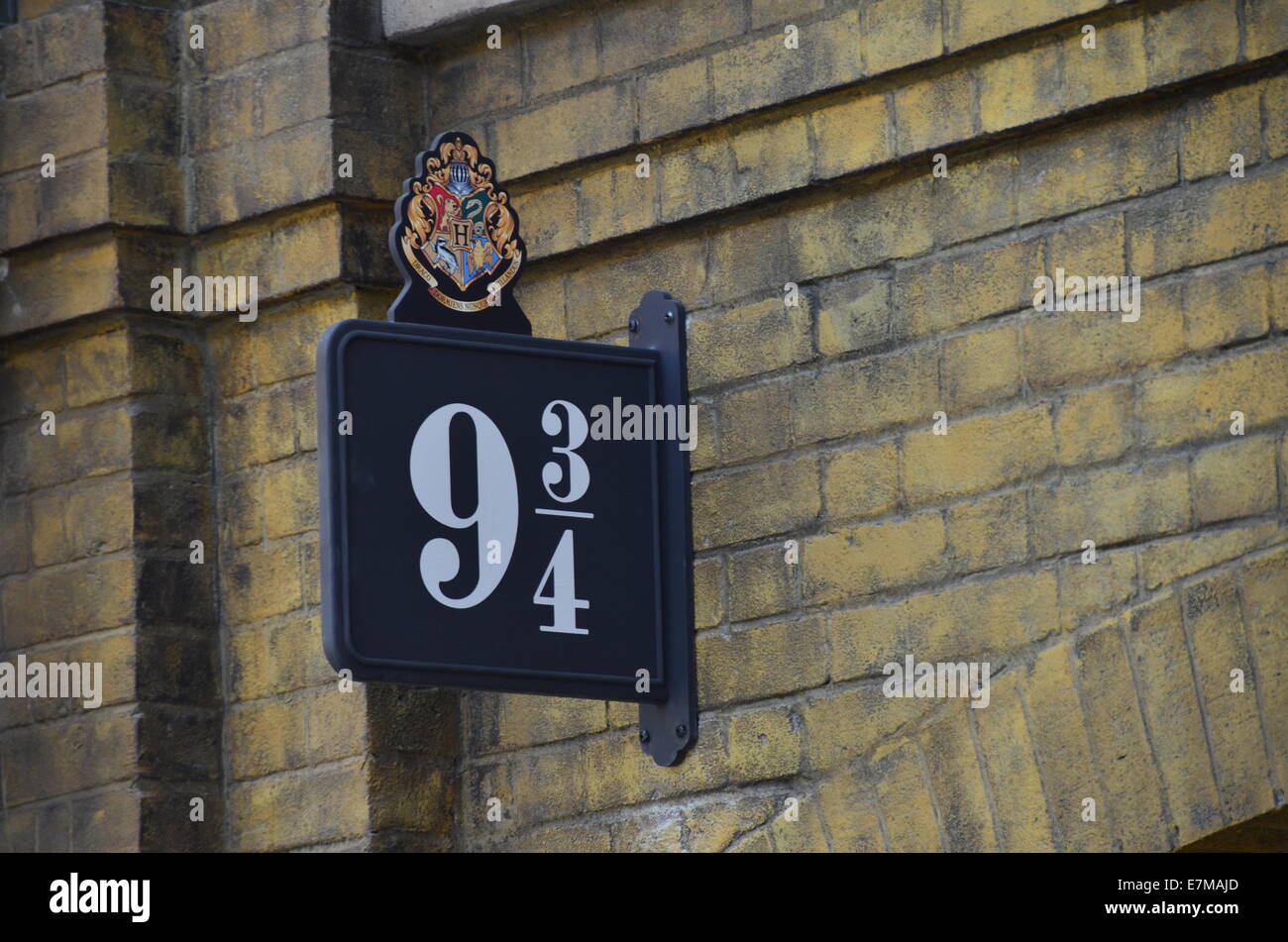 9 3/4 Plattform in der Winkelgasse in die Zauberwelt von Harry Potter-Erweiterung bei Universal Studios in Orlando, Florida, USA. Stockfoto