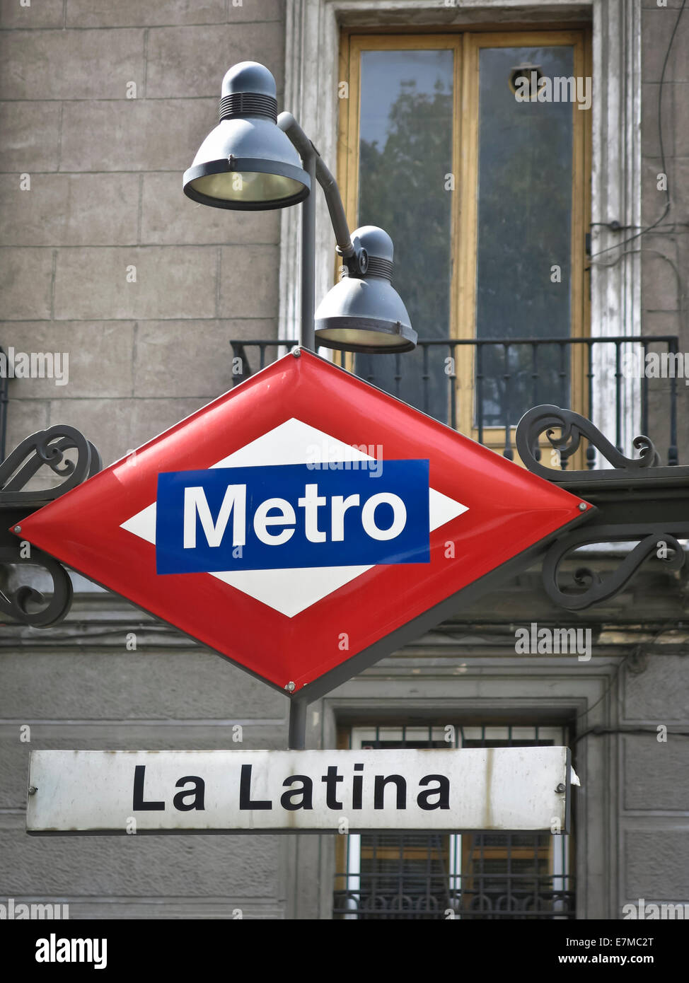 Metrostation La Latina in Madrid Stockfoto