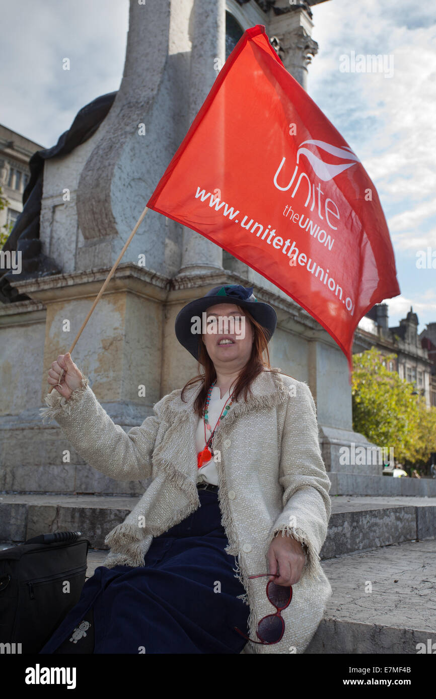 Sharza Dedick von Stockport bei der Frack Free Greater Manchester-Kundgebung und der Lobby der Labour Party Conference in Manchester. Ein marsch von Piccadilly Gardens aus in Solidarität mit den Hunderttausenden von Menschen, die voraussichtlich durch New York, London und acht weitere Großstädte marschieren werden, um Maßnahmen gegen den Klimawandel zu fordern. Frack Free Greater Manchester erwartet, dass die Rally die größte Versammlung gegen Fracking in Großbritannien sein wird. Stockfoto