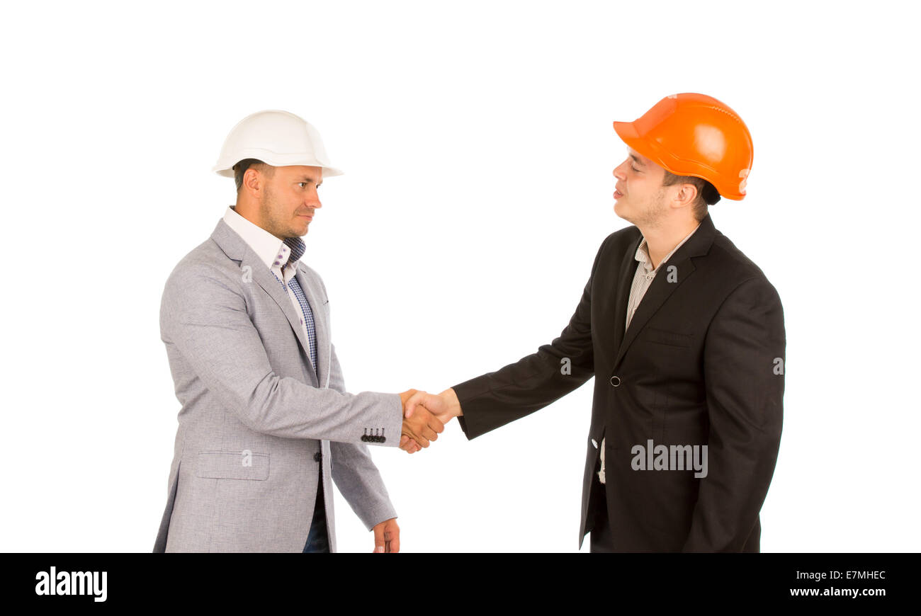 Junge Kunden im schwarzen Anzug und Orange Helm Hand mit Ingenieur in weißen Helm zu schütteln. Isolated on White Background. Stockfoto