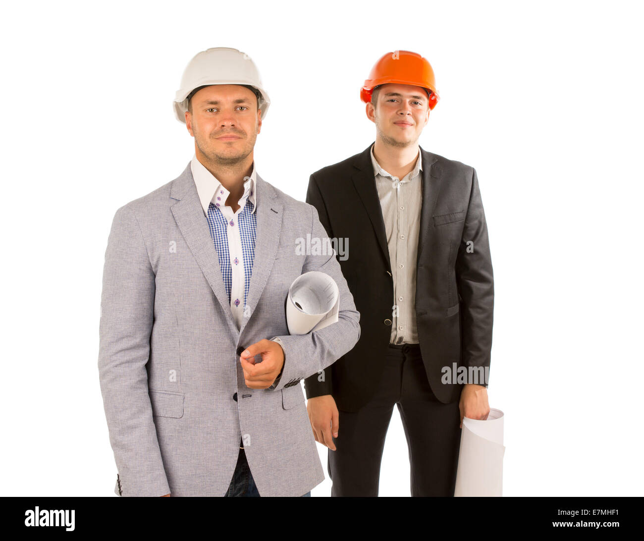 Zwei junge männliche Ingenieure in graue und schwarze Kleidung, Blick in die Kamera Lächeln. Isolated on White Background. Stockfoto