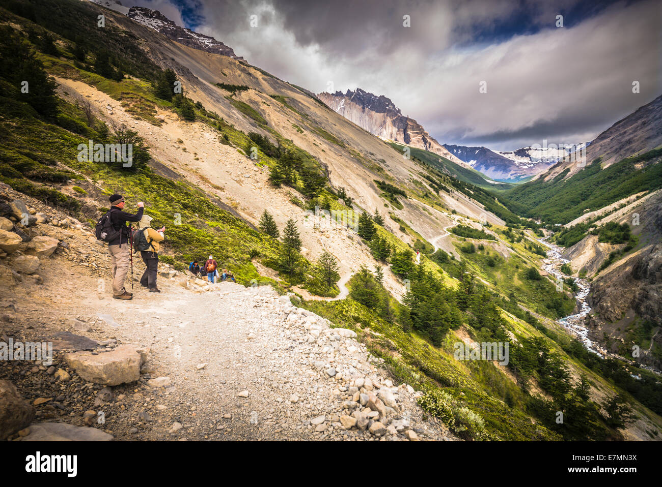 Wandern auf der Basis der klassischen Strecke Türme in Patagonien, Chile. Stockfoto
