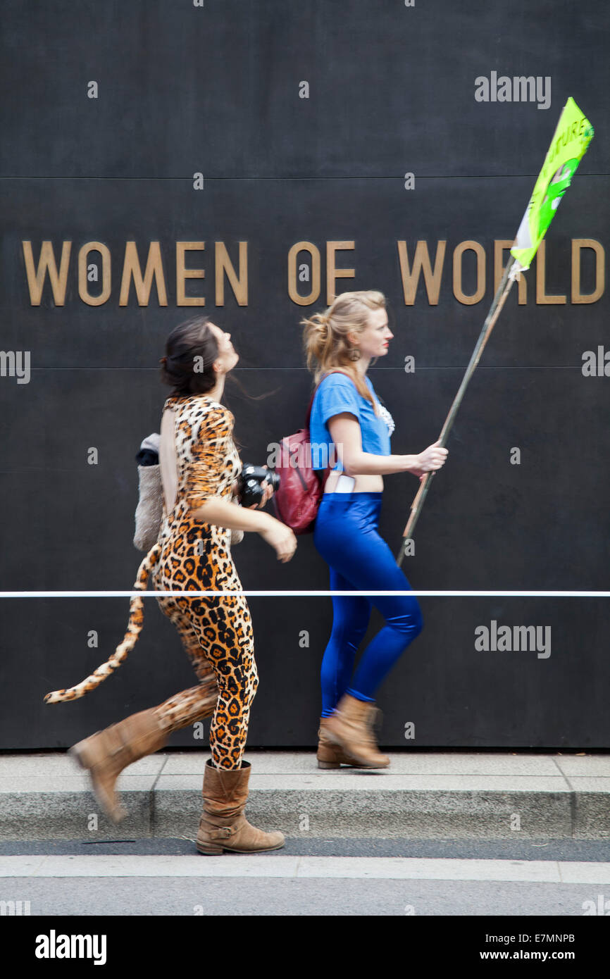 London, UK, 21. September 2014. Klima-Wandel-Demonstration in Whitehall, Central London, 21. September 2014 Credit: Louis Champion/Alamy Live News Stockfoto