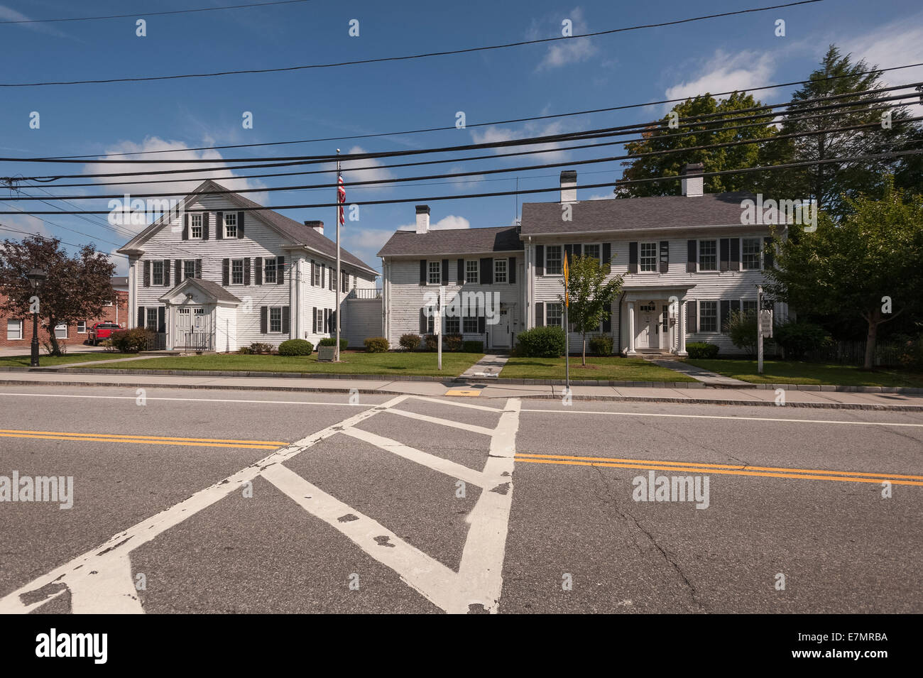 Straßenszene von New England und die malerische kleine Stadt North Scituate, Rhode Island.  Zöllner Büro 02857 Stockfoto