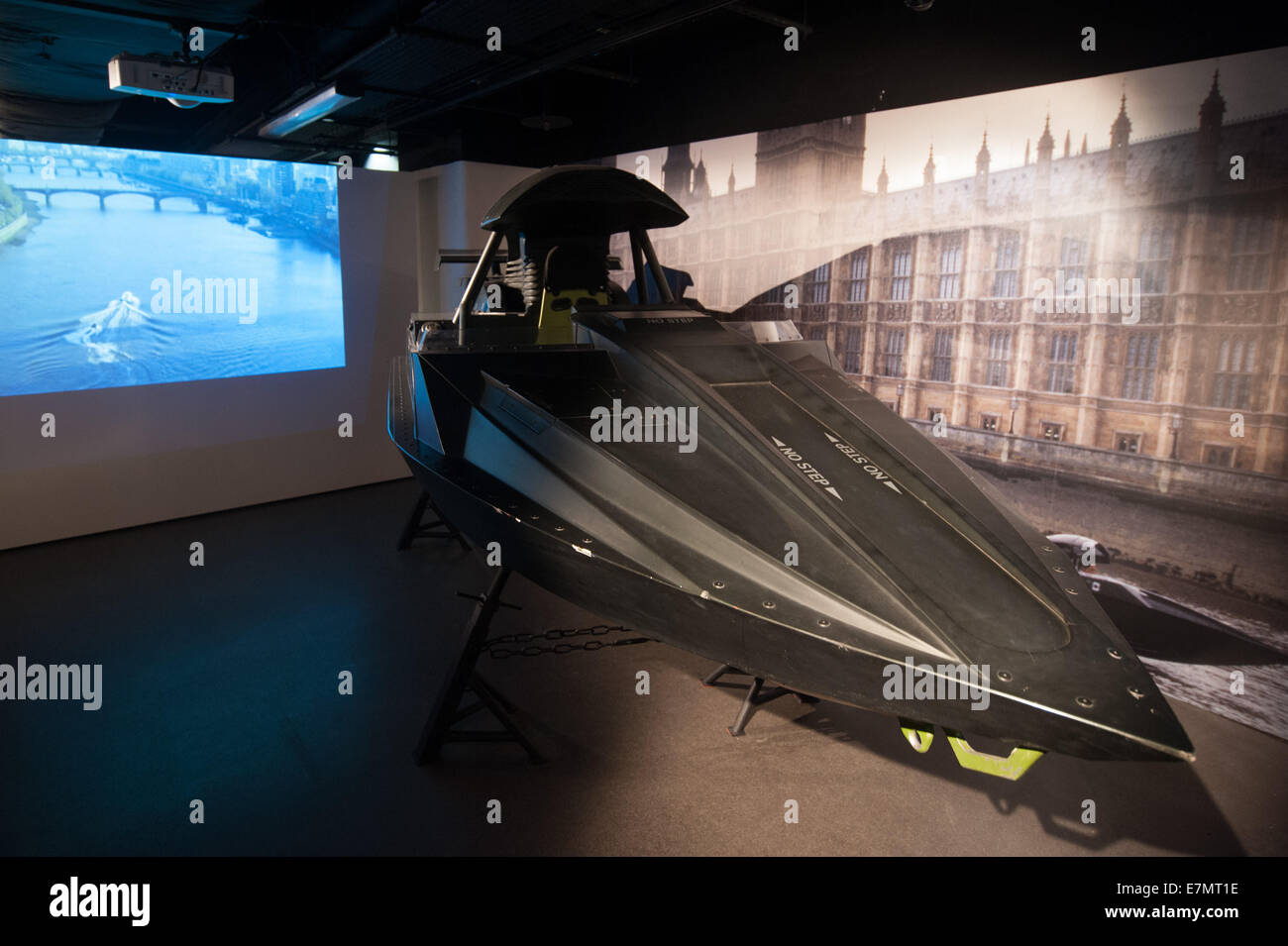 Bond in Bewegung: die größte offizielle Sammlung von Original James Bond Erinnerungsstücke Ausstellung im Filmmuseum London.  Mitwirkende: Atmosphäre wo: London, Vereinigtes Königreich bei: 18. März 2014 Stockfoto