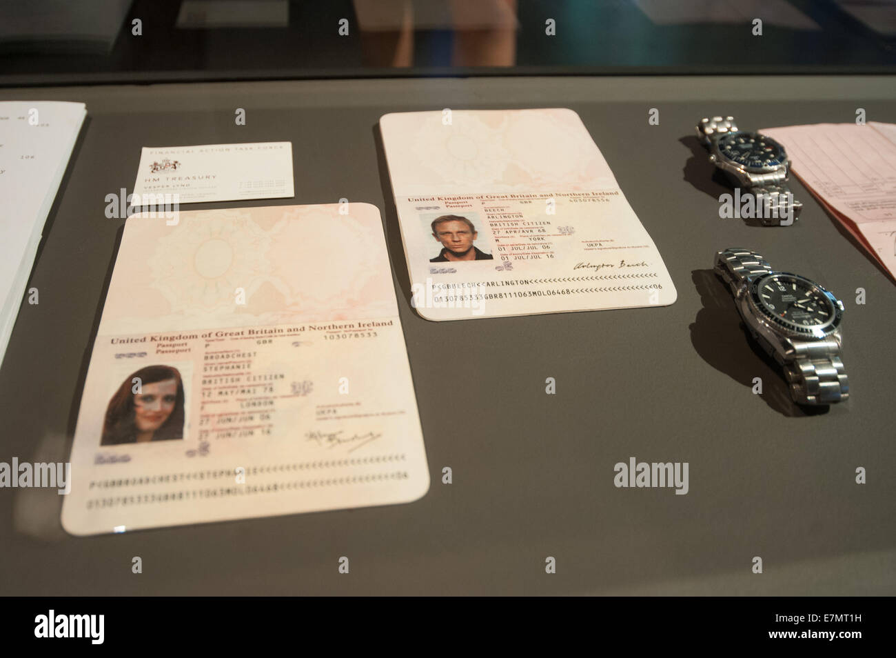 Bond in Bewegung: die größte offizielle Sammlung von Original James Bond Erinnerungsstücke Ausstellung im Filmmuseum London.  Mitwirkende: Atmosphäre wo: London, Vereinigtes Königreich bei: 18. März 2014 Stockfoto