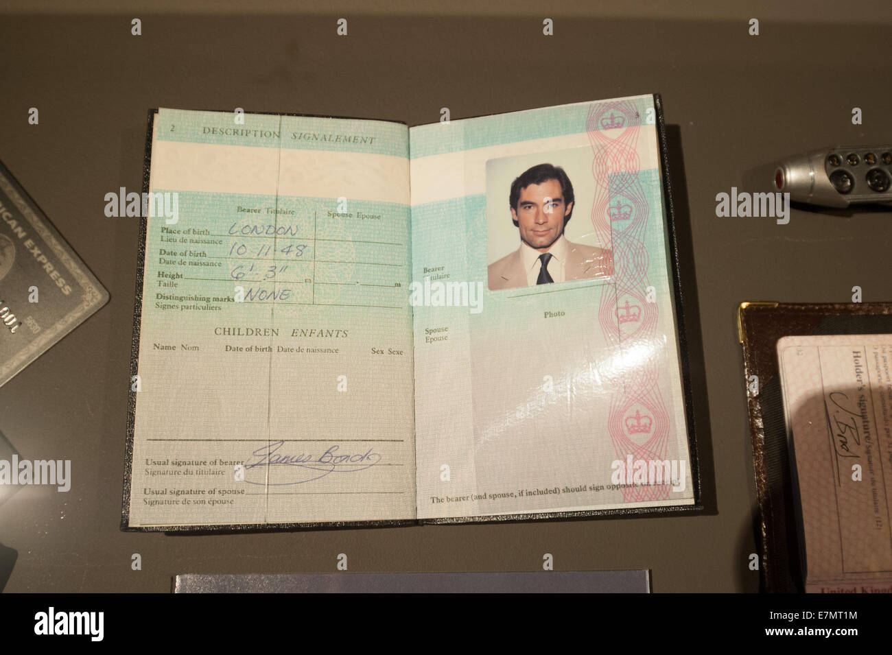 Bond in Bewegung: die größte offizielle Sammlung von Original James Bond Erinnerungsstücke Ausstellung im Filmmuseum London.  Mitwirkende: Atmosphäre wo: London, Vereinigtes Königreich bei: 18. März 2014 Stockfoto