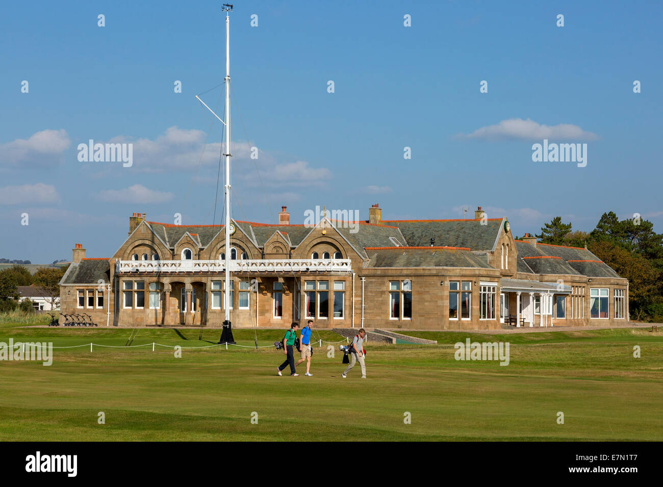 Clubhaus und erste Fairway des Royal Troon Golf Club, Troon, Ayrshire, Schottland Stockfoto