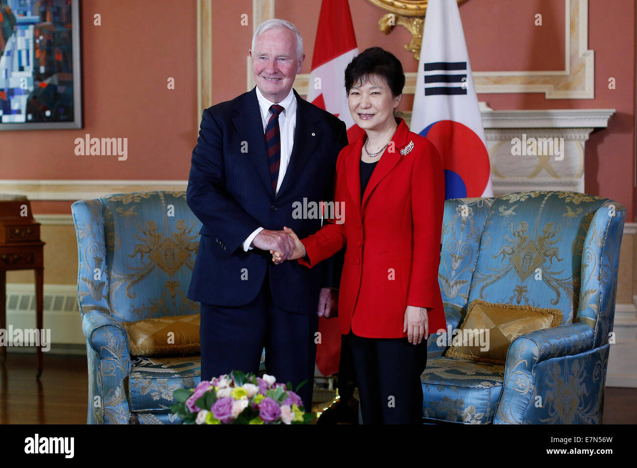 In Ottawa. 21. Sep, 2014. Kanadas Generalgouverneur David Johnston trifft sich mit südkoreanischen Präsidenten Park Geun-Hye in der Rideau Hall in Ottawa 21. September 2014. © David Kawai/Xinhua/Alamy Live-Nachrichten Stockfoto