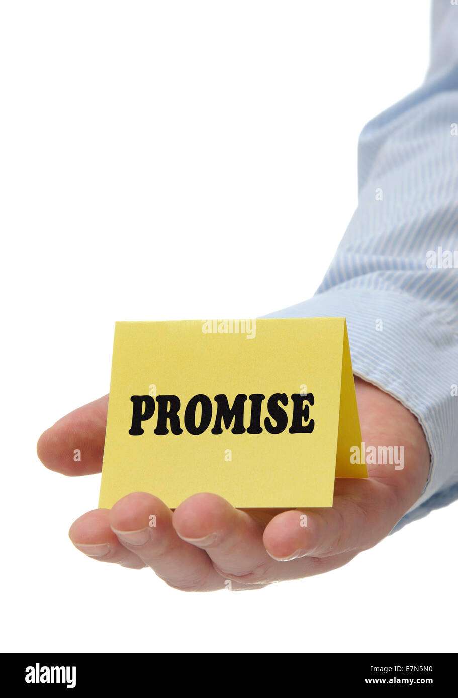 Business-Mann mit gelben Versprechen Zeichen auf Seite Stockfoto