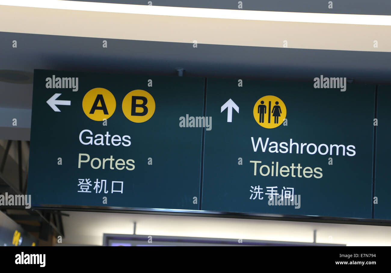 Tore und Waschräume Schild am Flughafen Stockfoto