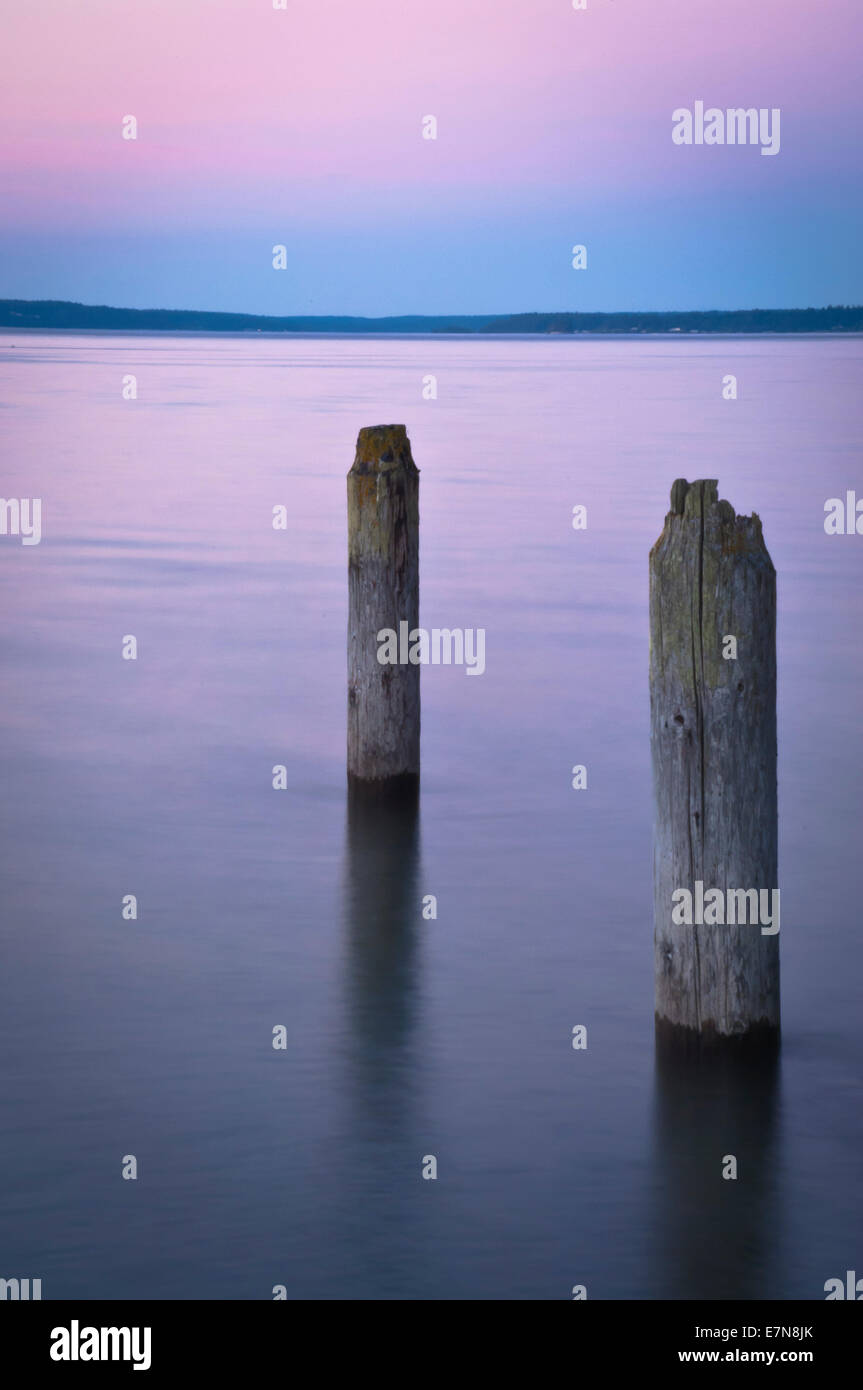 Sonnenuntergang am Mayo Cove, Penrose Point State Park, wichtige Peninsula, Washington, USA Stockfoto