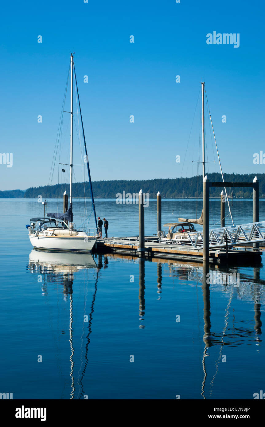 Segelboote auf Fall Inlet, Joemma Beach State Park. Washington, USA Stockfoto