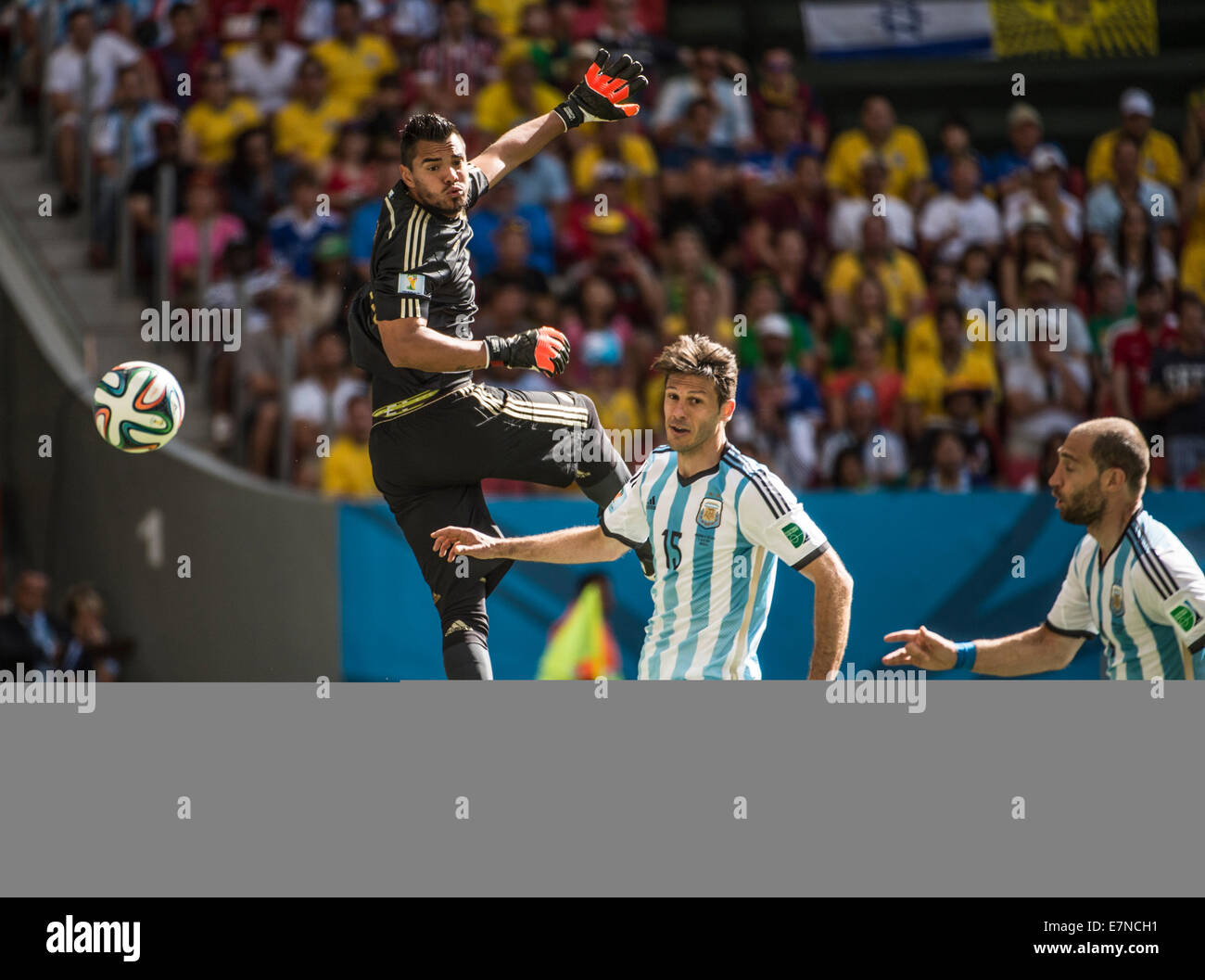 Sergio Romero und Martin Demichelis. Argentinien / Belgien, im Viertelfinale. FIFA World Cup 2014 Brasilien. Nationalstadion, Brasilia. Stockfoto