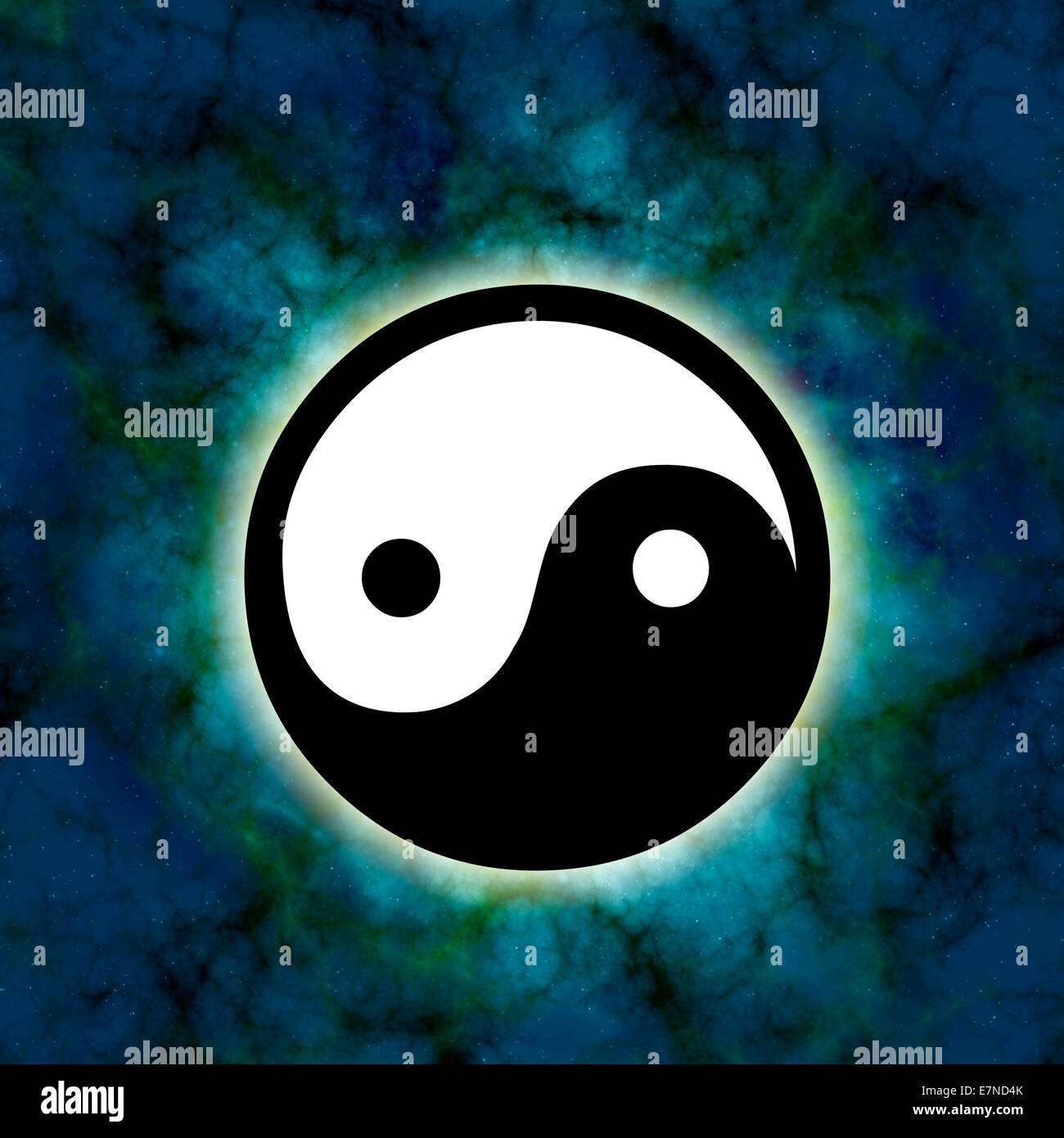 Yin-Yang-Symbol auf blauem Hintergrund Stockfoto