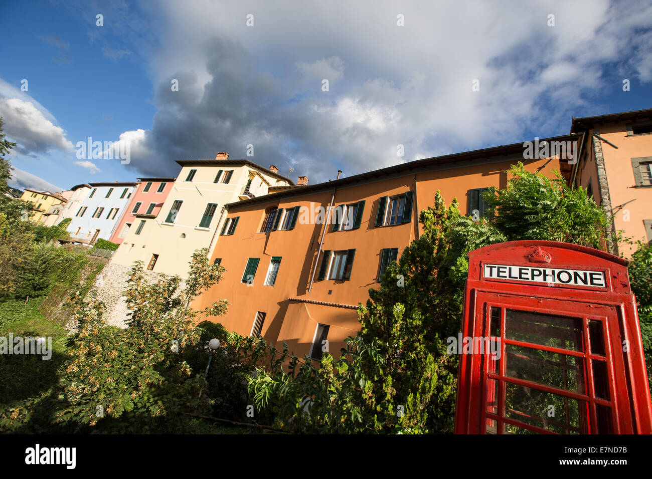 Rotes Telefon box, Barga, Toskana, Italien, Urlaub, Wochenende Stockfoto
