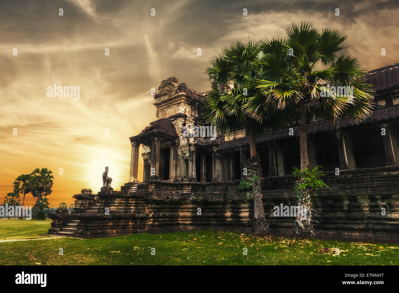 Alten Khmer-Architektur. Herrliche Aussicht auf die Tempel von Angkor Thom bei Sonnenuntergang. Komplexe Angkor Wat, Siem Reap, Kambodscha Reisen destina Stockfoto