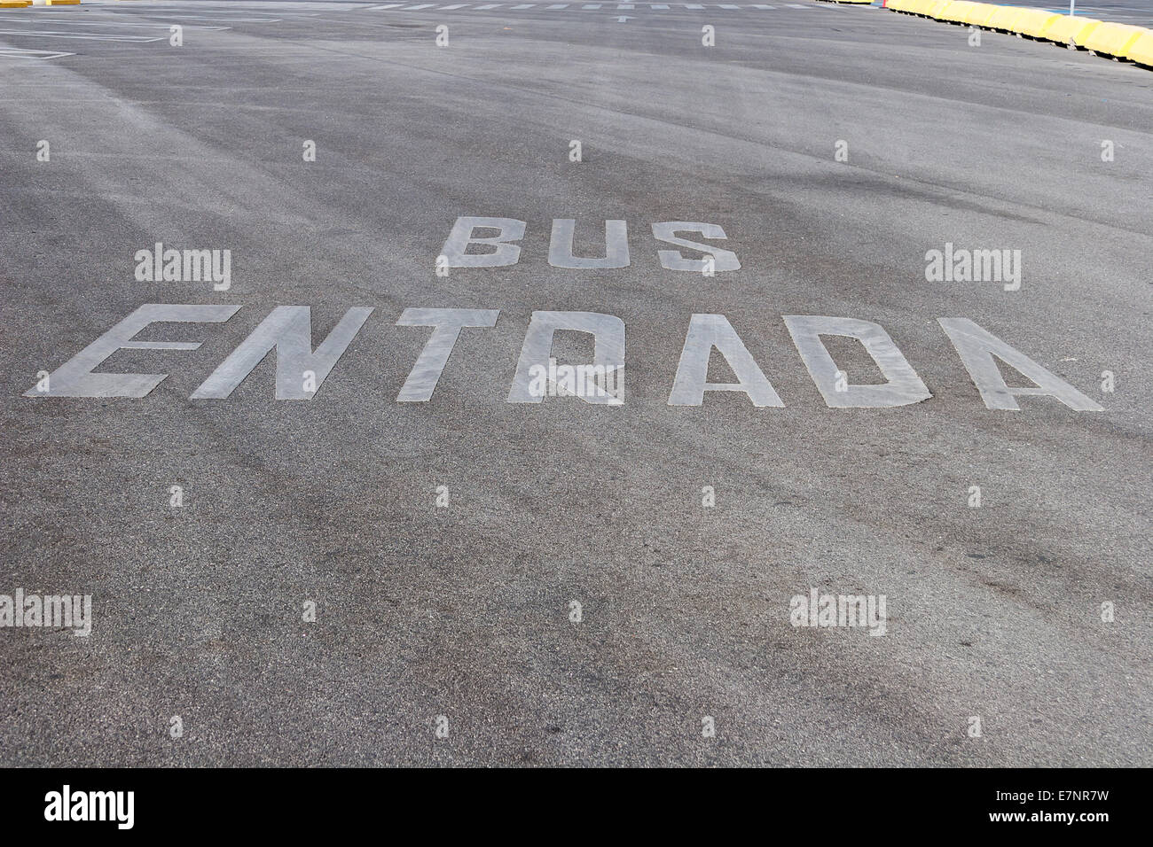 Bus-Bahn-Straßenmarkierung Stockfoto
