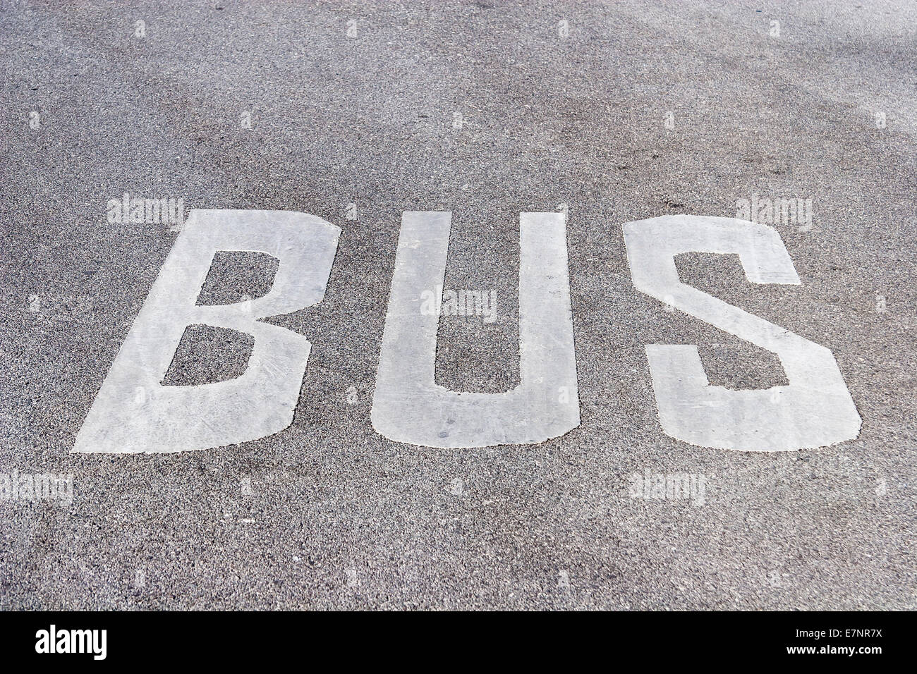Bus-Bahn-Straßenmarkierung Stockfoto