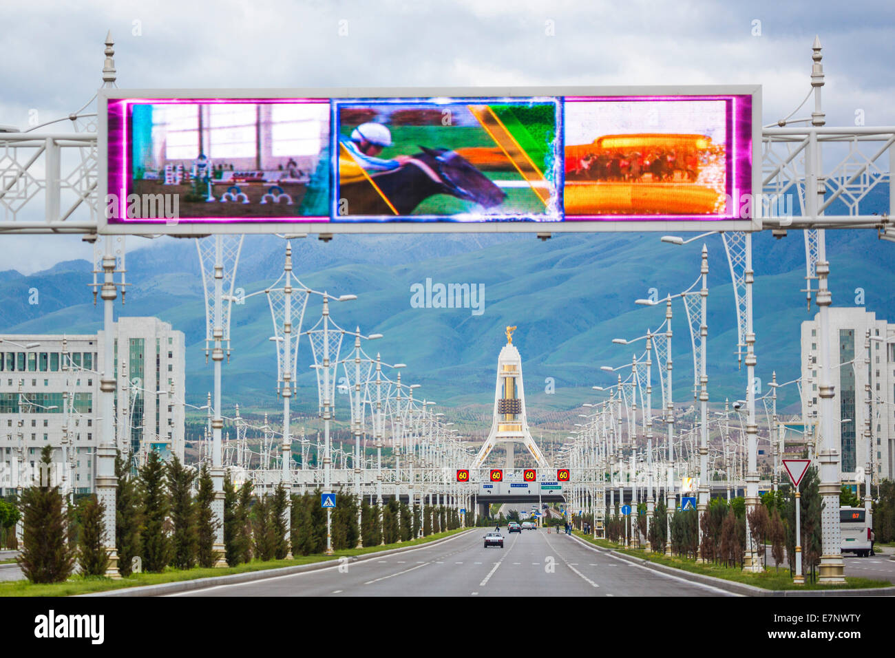 Ashgabat, Turkmenistan, zentrales Asien, Asien, Werbung, Architektur, Avenue, Central, City, bewölkt, bunt, Strom, em Stockfoto