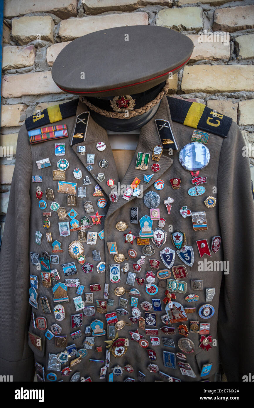 Buchara, Tourist shop, Usbekistan, Zentralasien, Asien, Display, Herrlichkeiten, Militär, alte, Reliquien, Shop, Souvenir, Sowjetunion, wa Stockfoto
