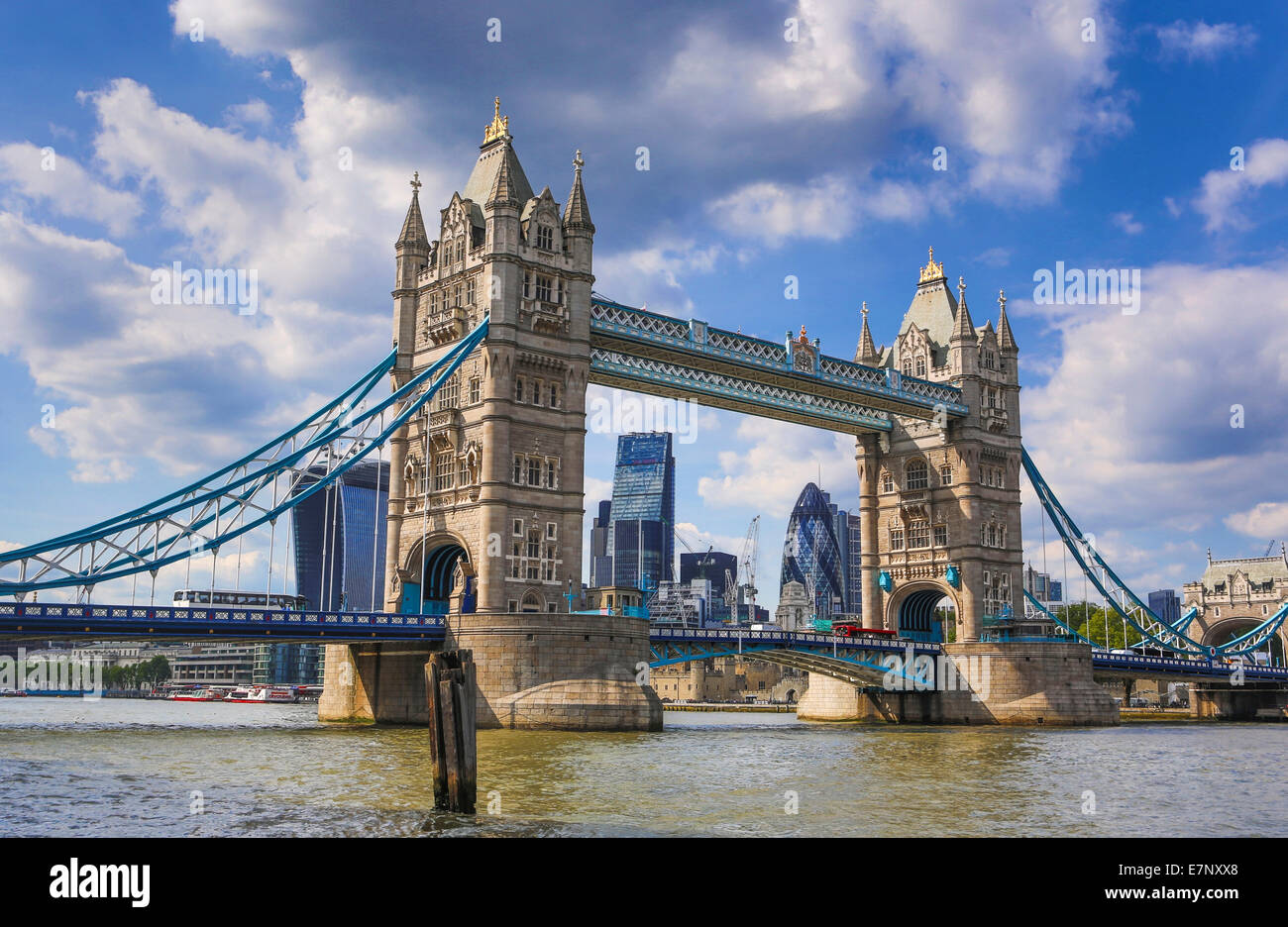 Stadt, London, England, UK, Architektur, Brücke, berühmte, Skyline, Themse, Fluss, Tourismus, Reisen, Tower Bridge, Stockfoto