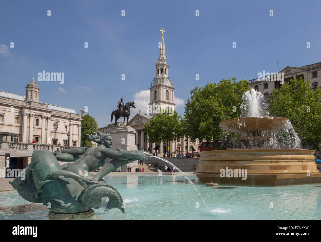 Stadt, London, England, Square, St. Martin, Trafalgar, UK, Architektur, Kirche, Brunnen, Pferd, Denkmal, Tourismus, Reisen Stockfoto