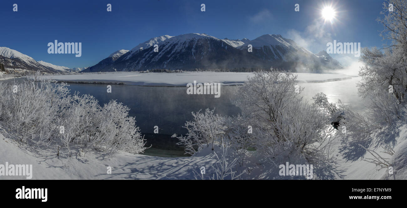 Engadin, Engadin, Samedan, Inn, GR, Winter, Kanton Graubünden, Graubünden, GR, Oberengadin, Berg, Berge, Dorf, rive Stockfoto